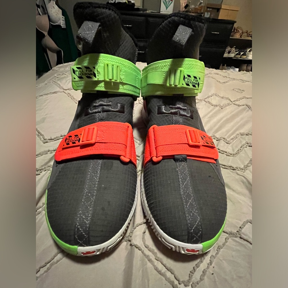 Lebron Thunder Gray